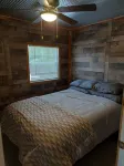 Beautiful Cedar Cabin on Bullshoals Lake Hotels in Marion County