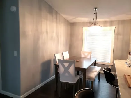 Modern renovated family friendly home close to beach and restaurants Отели рядом с достопримечательностью «Брадис Ойстерс»