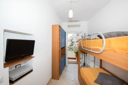 The Moon Positano, only 3 minutes walk to reach the main beach in Positano. Отели в г. Позитано