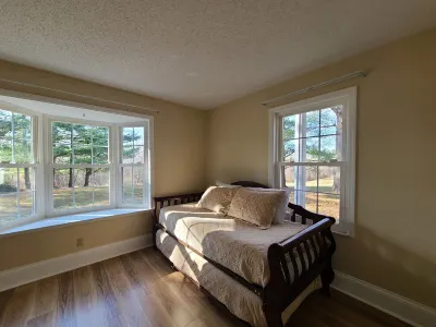 Spacious and private home. Located 2 miles from the Creation Museum. Sleeps 14.