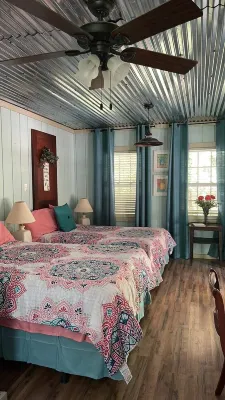 Little Bears Cozy Creekside Cabin at Up The Creek Hotels in Hardin County