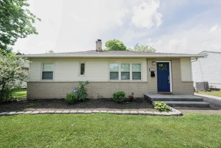 3-bedroom house one mile from downtown Grove City+Dogs welcome+Quiet+Pool table