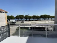 le lac Devant sa Porte- Base de Bombannes Proche , Ocean à 5 Minutes Hotels in Carcans