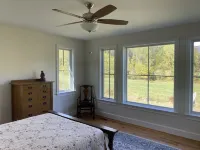 Sleeps 6, custom, gorgeous home on 180 acres, amazing views of Old Rag Mountain Hotels in Robertson