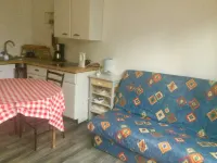 STUDIO with wooden terrace in chalet