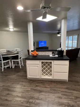 Horse Ranch Centrally Located Отели рядом с достопримечательностью «Университет Адвансинг Текнолоджи»