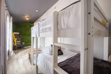 Stunning Newly Renovated 3BD Loft By Churchill Отели рядом с достопримечательностью «T3»