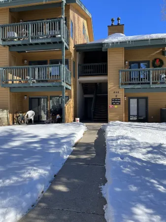 Cozy Condo Close to Everything