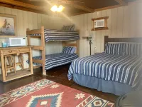 Comfortable Quiet Cabin 8 miles outside of Carrizo Springs