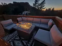 Updated & Spacious 5-bedroom house with Views of the Rock and Mountains