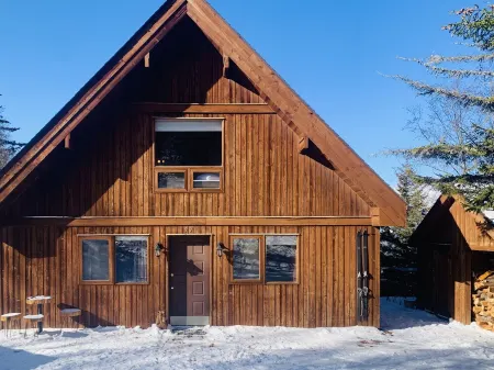 The Cedar Chalet @ 59 Westridge