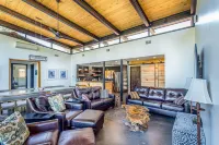 Best Swimming Hole in Town - Five Bedrooms - All King Beds!