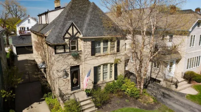 Gorgeous North Buffalo Apartment