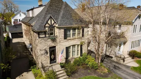 Gorgeous North Buffalo Apartment Отели рядом с достопримечательностью «Richardson Olmsted Complex»
