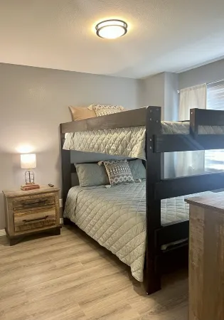 Condo on Table Rock Lake, Ozark Mountain views! 1 mile from Silver Dollar City