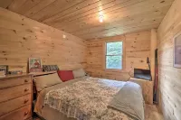 Lakefront Getaway with Kayak, Canoe and dock Các khách sạn ở Harmony