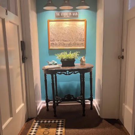 Downtown Lancaster Studio Apartment! “Modern Meets Vintage