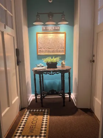 Downtown Lancaster Studio Apartment!  “Modern Meets Vintage