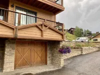 CB's Best Mt. Biking Out Your Door! Locking Bike Storage,Hot Tub, Parking, Views