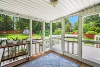 Quaint Cottage of Holly Springs