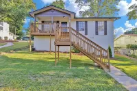 Charming 3-Bedroom Bungalow with WiFi in Bham, 12 Mins from UAB. 버밍엄 호텔