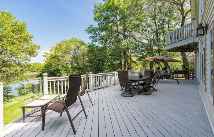 Manor on the River,  5,000 SQFT, Hot Tub & Kayaks