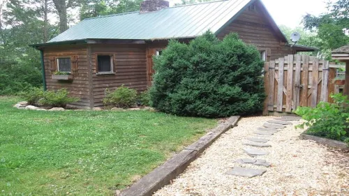 Rustic River Cabin, Charming Riverfront, Hottub, 2 Stone Fireplaces, Dock, Views