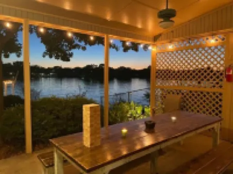 Firefly Cottage - Lakefront Cottage with Huge Dock on Quiet Cove