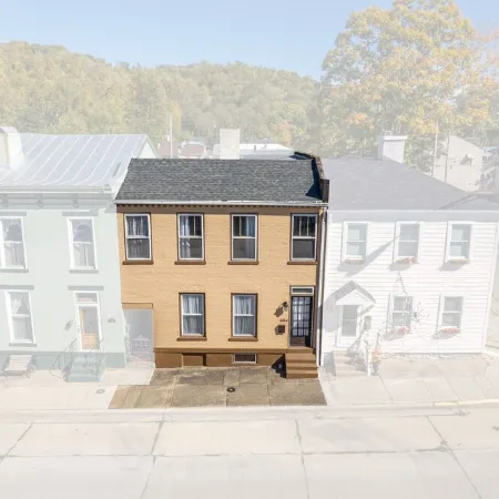 Jefferson Off Main: *4 Beds*King Beds*Walk to Main* 3 Full Bath