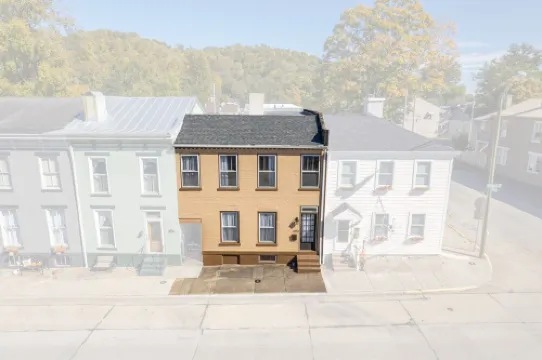 Jefferson Off Main: *4 Beds*King Beds*Walk to Main* 3 Full Bath