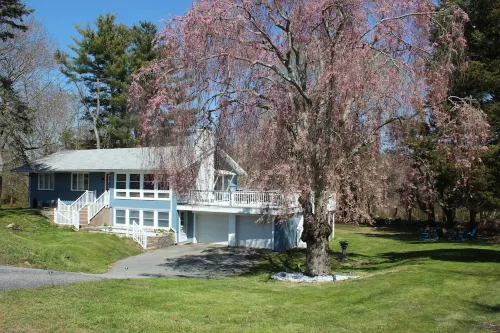 Niantic Bay & Play House