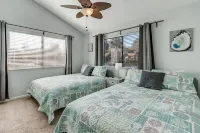 ONE BLOCK from the beach! Weekly and monthly discounts offered.