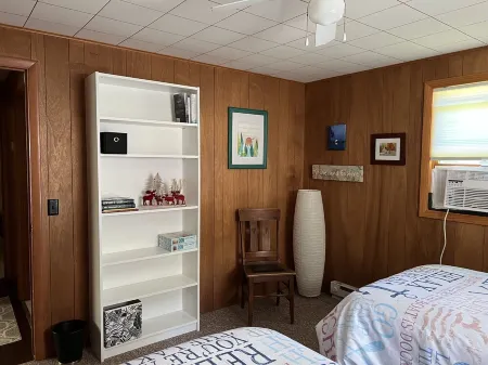 Beautiful Two Bedroom cabin on Plum Lake