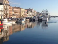 Charming 2-room apartment, city center, loggia, parking Hotel a Sete