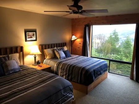 7k sq Ft. on 15 acres. Putting greens & sand trap for golfers & families .<br><br><br><br><br><br>