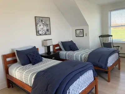 Idyllic 2 bedroom Apartment/Flat on Lake Ontario