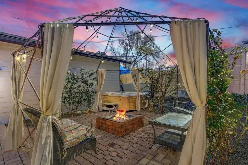 Luxury House in Prescott with Hot Tub/Walk to Whiskey Row
