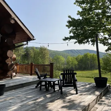 Luxury Log Cabin-Windham Mountain. Amazing sunsets, large lawn, deck, fireplace
