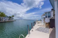 Waterfront Venture Out Home Hotels in Cudjoe Key