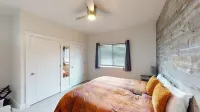 The Jolly Rancher/Luxury accommodations/King bed/Oculus