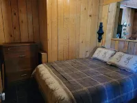 Cozy cabin retreat close to kayaking and hiking trails.