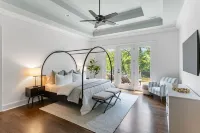 Lakefront 5 bedroom- Firepit, Bar, Screen Porch, Bunkroom! Hotels in York County