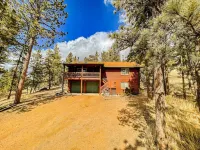 Secluded and Cozy Log Cabin /w Hot Tub + Fire Pit