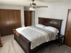 Woodland Estate: Large farmhouse with green space perfect for relaxing and fun.