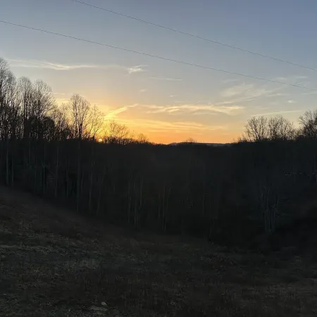 New Cabin built in 2022. 2 minutes away from multiple trailheads!  Sleeps 8