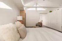 Desert Mid-Century w Jacuzzi n Joshua Tree Village Hotels near Sun Alley Shops