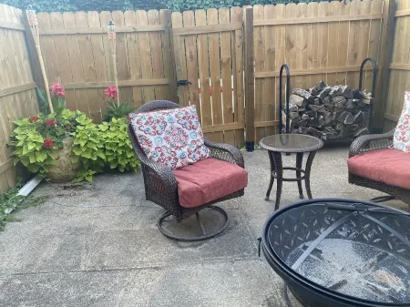 Dubuque Luxury Rental Suite 107 Farmers Market Отели рядом с достопримечательностью «Университет Дабек»