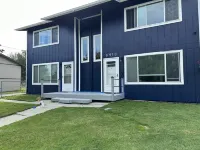 *The Lovely Place* Stunning 3BR 1.5 BA Sleeps 7. Private driveway RV parking.