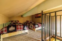 Ski In/Out Newly updated studio near Main St! Hotels in Four O'Clock