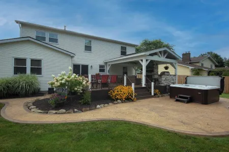 Oasis at Avalon Lakes - Hot Tub -  Gas Fire Pit -  Outdoor livingroom w/gas fire